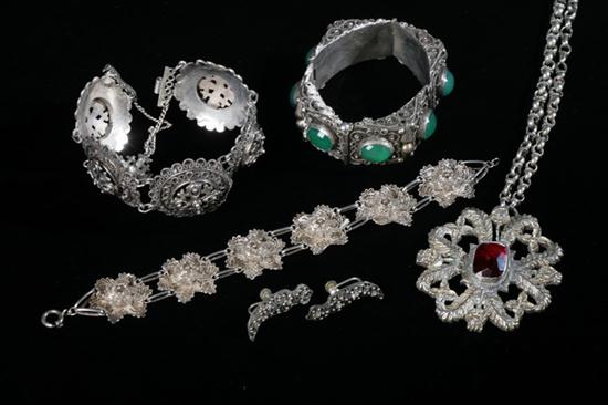 COLLECTION SILVER JEWELRY Comprising 16d868