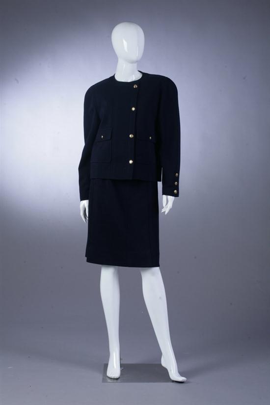 CHANEL BOUTIQUE NAVY WOOL SUIT 16d952