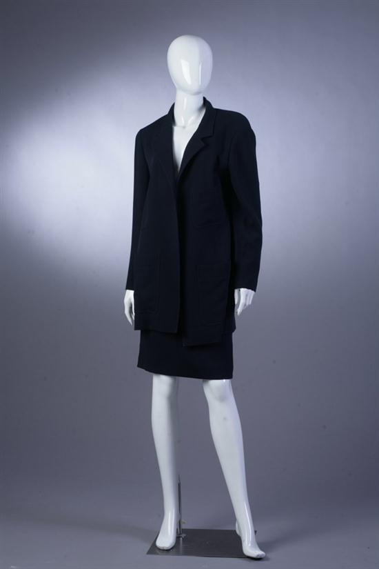 CHANEL NAVY WOOL SUIT Size 44. Long