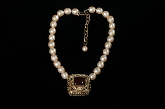 CHANEL GRIPOIX NECKLACE 1983 Faux 16d97b