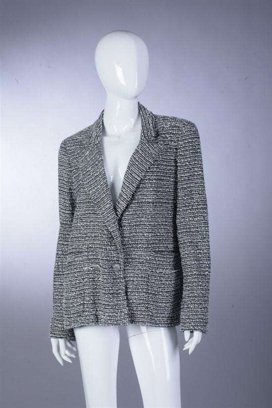 CHANEL BLACK AND WHITE BOUCL JACKET 16d980