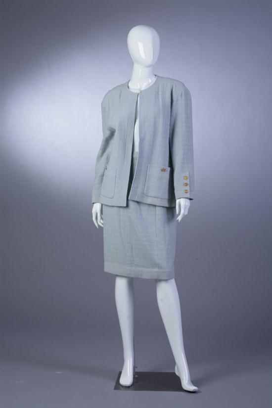 CHANEL BLUE WOOL BOUCL SUIT Size 16d993