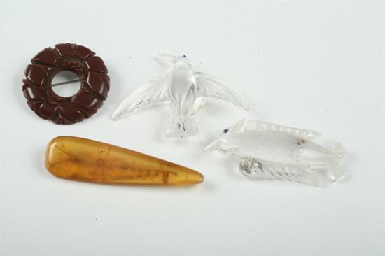 FOUR BAKELITE AND LUCITE PINS.