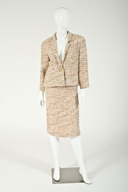 TWO PIECE CHANEL SUIT Spring 1999 16da75