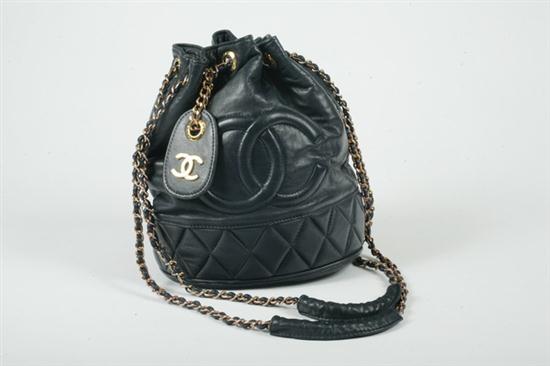 CHANEL NAVY LEATHER BUCKET BAG  16da77