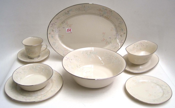 92 PIECE LENOX FINE CHINA SET in the