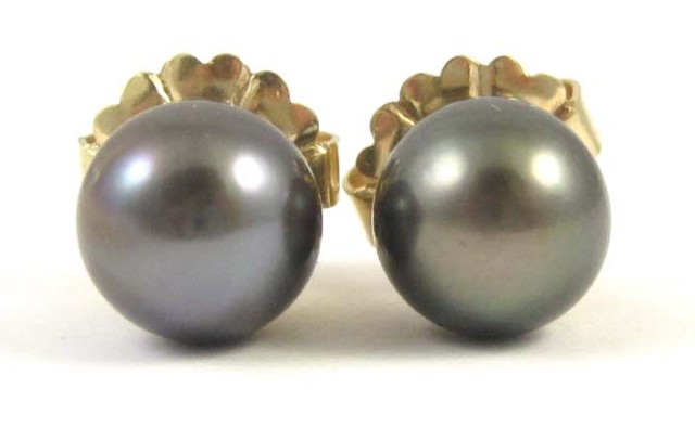 PAIR OF BLACK PEARL EAR STUDS each 16dba3