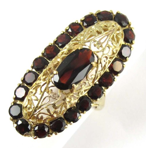 GARNET AND FOURTEEN KARAT GOLD 16dc28