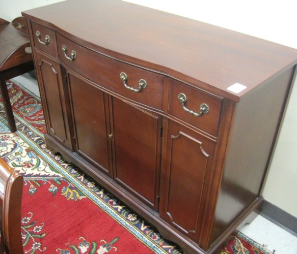 FEDERAL STYLE MAHOGANY PETITE BUFFET 16dc58