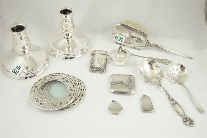 SEVENTEEN ASSORTED STERLING PIECES  16dc5a