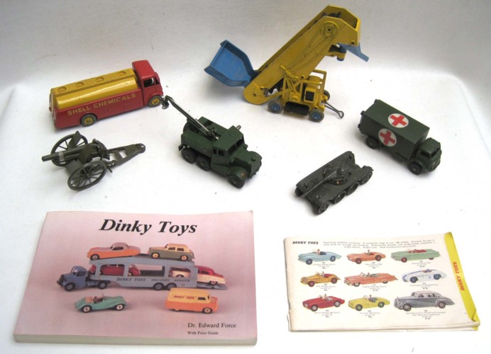 THIRTY PLUS DINKY TOYS including 16dc93