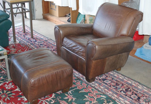 CONTEMPORARY BROWN LEATHER EASY