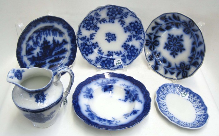 ELEVEN PIECES ENGLISH FLOWING BLUE