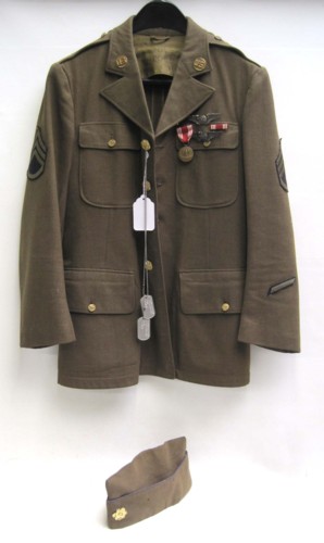 US WORLD WAR TWO JACKET AND PINS 16dcb4