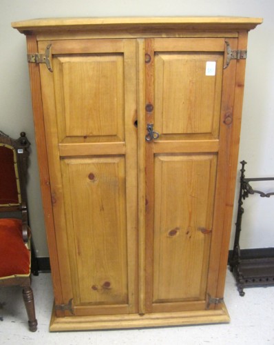 ANTIQUE STYLE PETITE PINE WARDROBE 16dce0