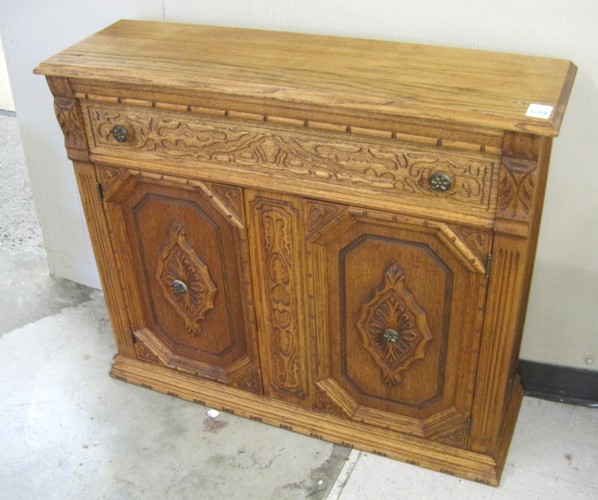 SMALL CARVED OAK SIDE CABINET American 16dcfc