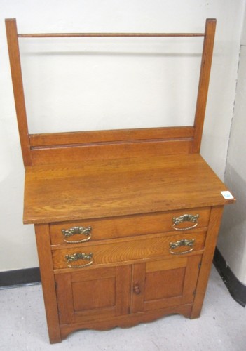 LATE VICTORIAN OAK COMMODE WASHSTAND