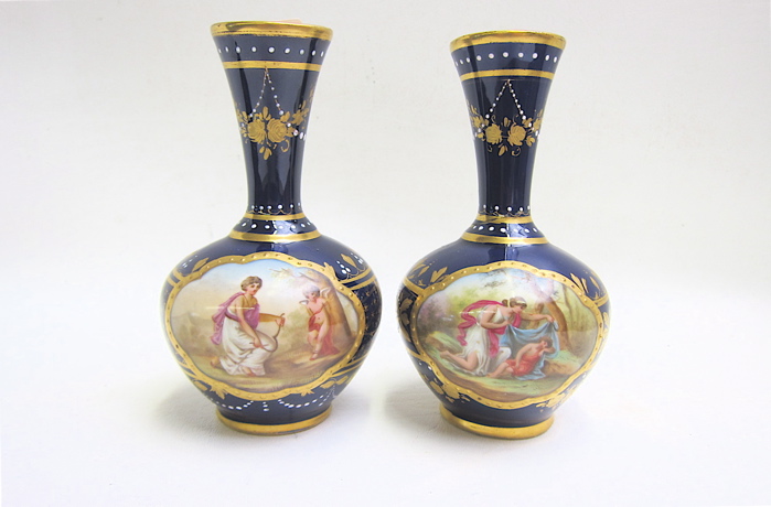 PAIR ROYAL VIENNA PORCELAIN VASES 16dd12