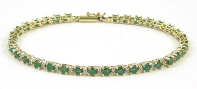 EMERALD AND DIAMOND BRACELET 7 1 4 16dd4c