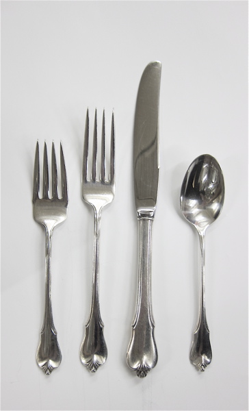 63 PIECE WALLACE STERLING FLATWARE 16ddb9