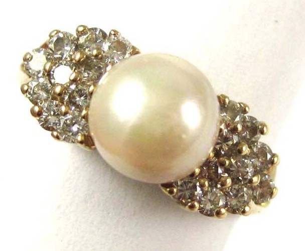 PEARL DIAMOND AND YELLOW GOLD RING.
