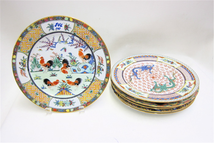 SIX CHINESE PORCELAIN DINNER PLATES