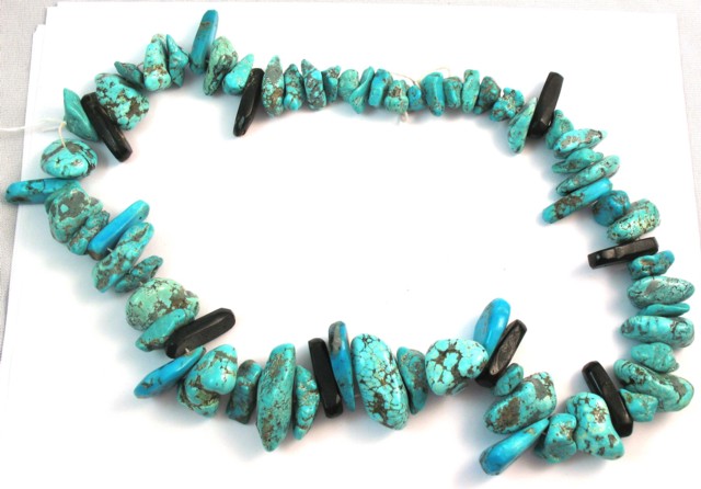 TURQUOISE NECKLACE consisting of approximately