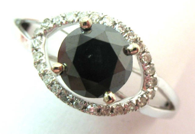 BLACK DIAMOND AND WHITE GOLD RING.