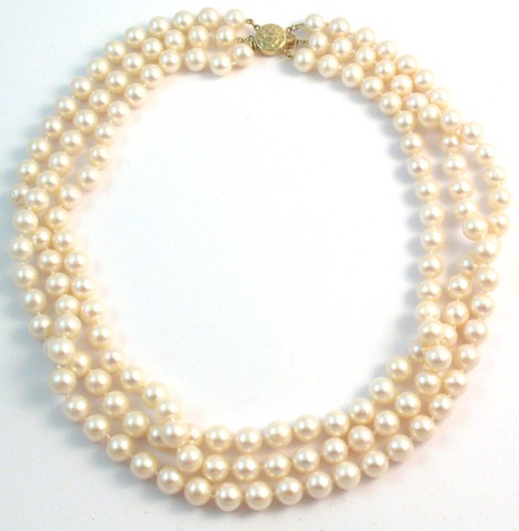 TRIPLE STRAND PEARL NECKLACE with 16df36