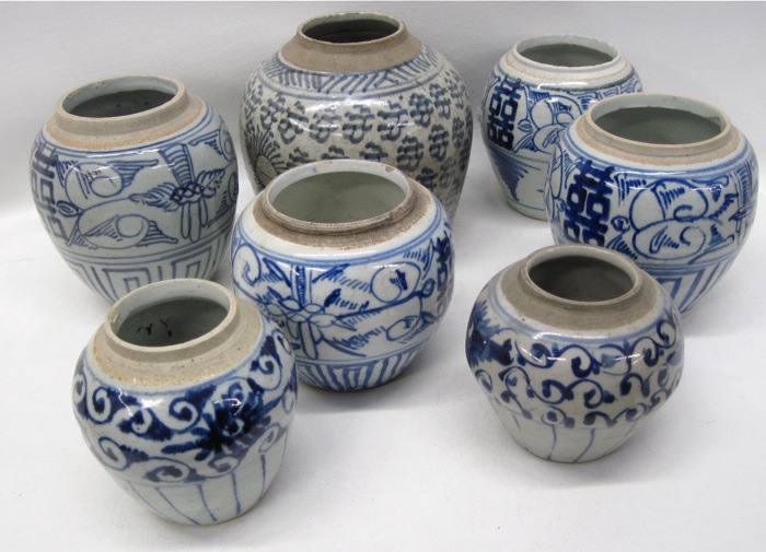 SEVEN CHINESE BLUE AND WHITE POTTERY