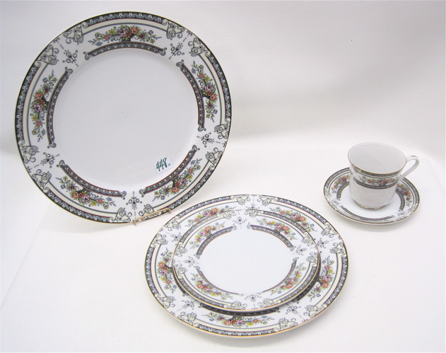 FORTY FOUR PIECE MIKASA CHINA SET 16dfb2