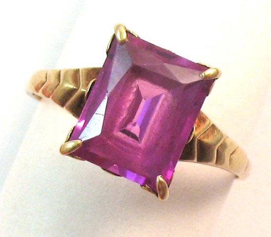 PINK SAPPHIRE AND YELLOW GOLD RING 16dff9