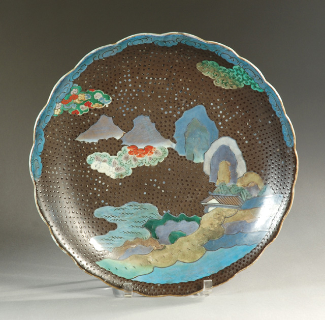 JAPANESE KUTANI PORCELAIN CHARGER.