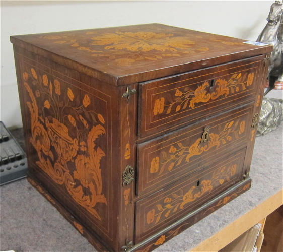SMALL MARQUETRY INLAID CHEST Dutch