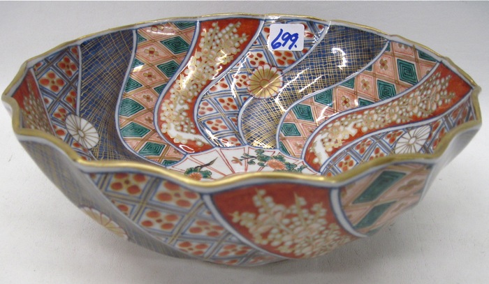 JAPANESE IMARI PORCELAIN BOWL having