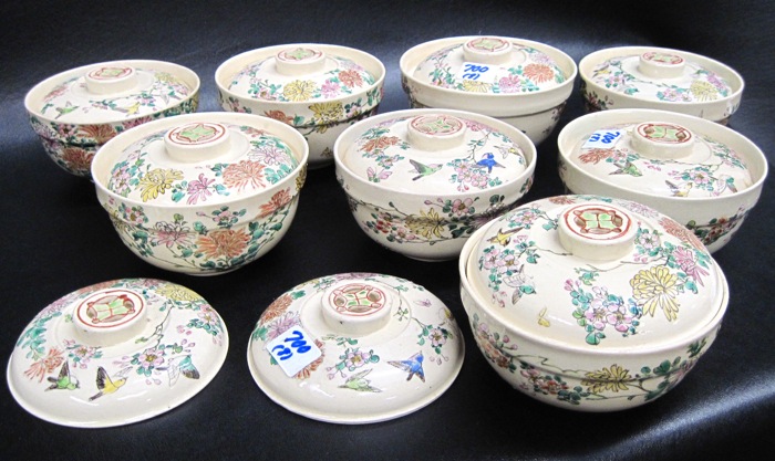 EIGHT CHINESE PORCELAIN COVERED 16e0a0