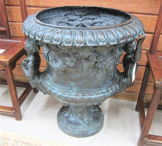 BRONZE FLOOR URN of footed campana 16e0bf