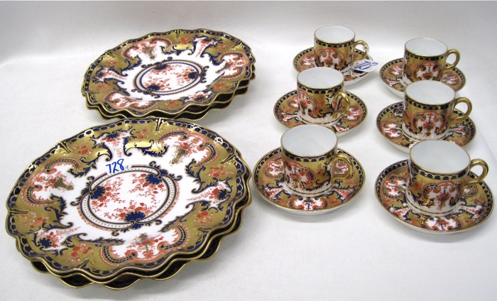 18 PIECE SET ROYAL CROWN DERBY FINE