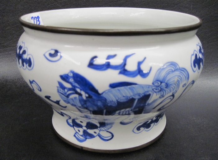 CHINESE BLUE AND WHITE PORCELAIN FOOD