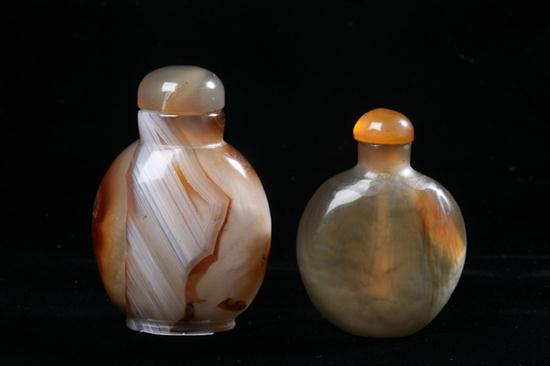 TWO CHINESE AGATE SNUFF BOTTLES  16e15b