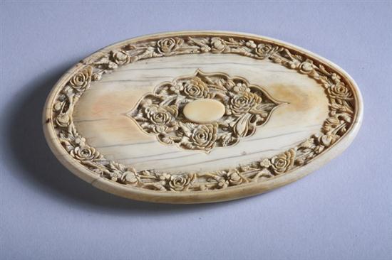 CHINESE IVORY OVAL PLAQUE 19th century.
