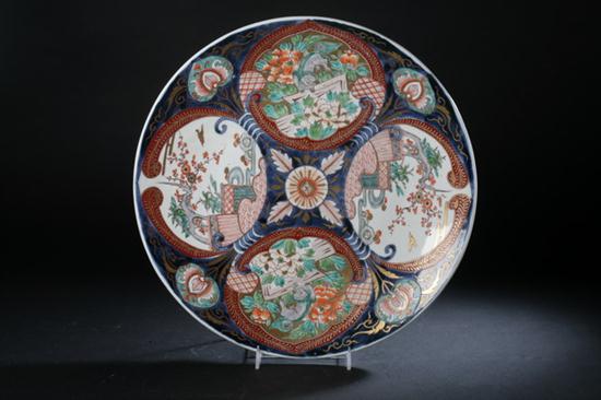 JAPANESE IMARI PORCELAIN CHARGER.