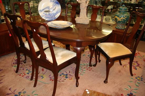 SET SIX MAHOGANY QUEEN ANNE STYLE DINING