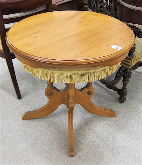 LATE VICTORIAN ROUND TOP LAMP TABLE 16e2b0