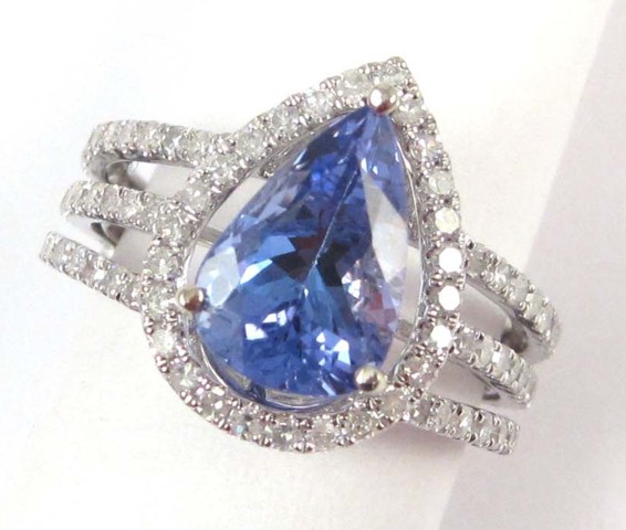 TANZANITE AND DIAMOND RING 14k 16e2f8