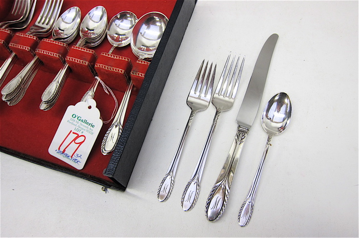 32 PIECE INTERNATIONAL SILVER FLATWARE 16e315