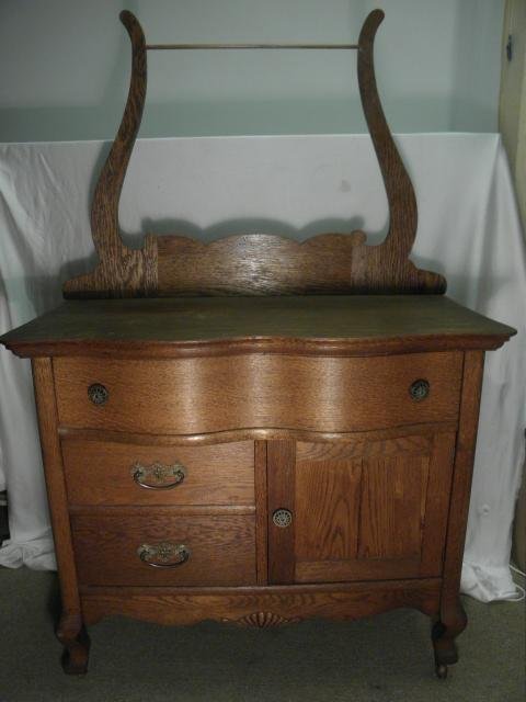 An American Oak washstand with 16bc67