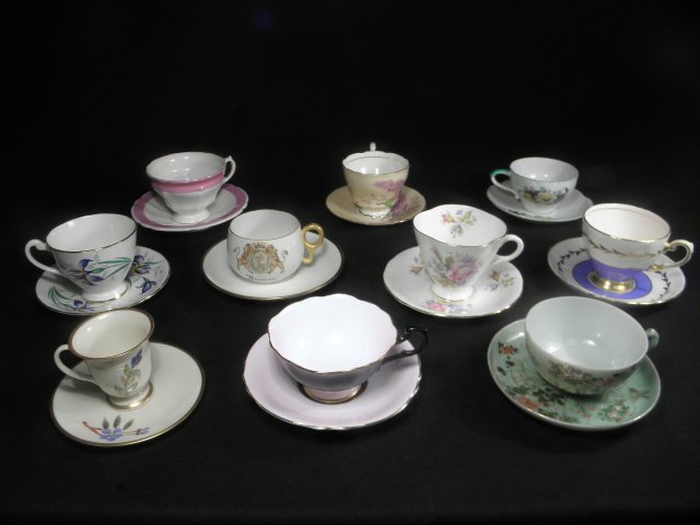 Lot of assorted porcelain tea cups 16bc74