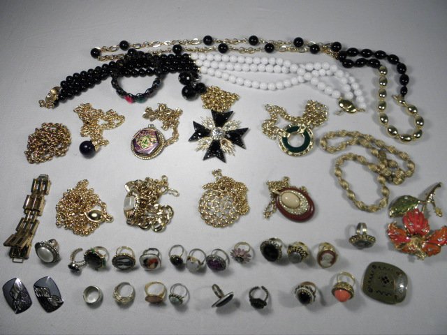 Tray lot of assorted costume jewelry