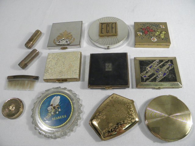 Assorted vintage powder compacts. Brands